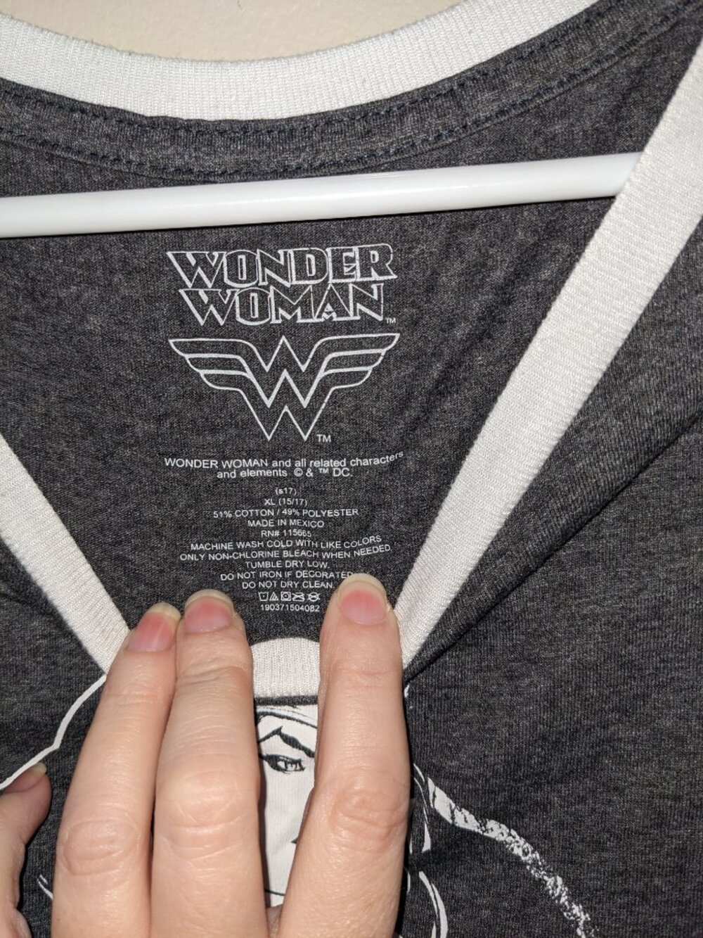 Wonder Woman SS T-Shirt Sz XL (15-17) - Picture 5 of 5